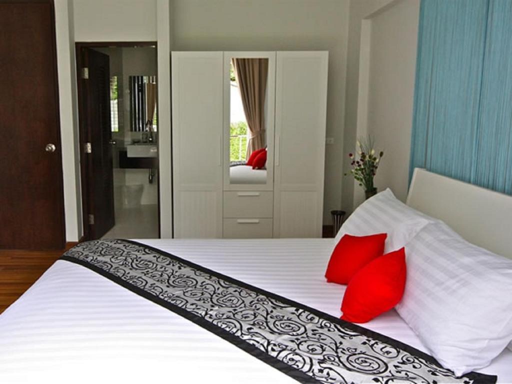 Villareal Heights Phuket Room photo